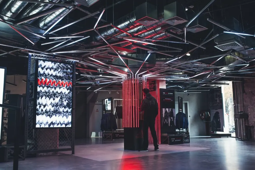 UNSTRUCTURED LED INSTALLATION